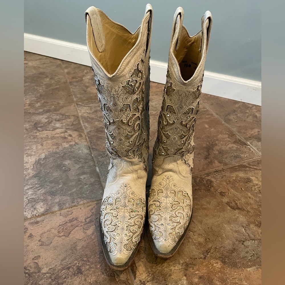 Corral Cream and Silver Embroidered Heeled Boots - Picture 2 of 8